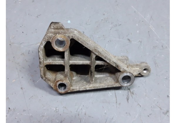 Кронштейн генератора Renault 5, 9, 11, 19, 21, Rapid, Megane, Kangoo, Scenic, 1.7, 1.8B, 1.9 D, 8200031832